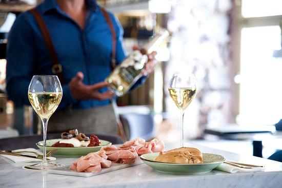 Pamocha Champagne Bar